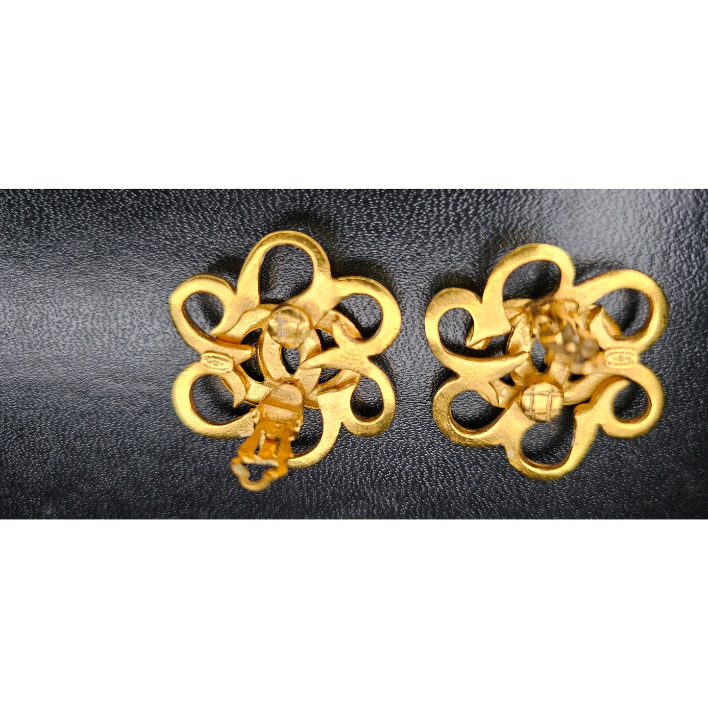 CHANEL Pre-Owned 1996 CC Flower clip-on earrings