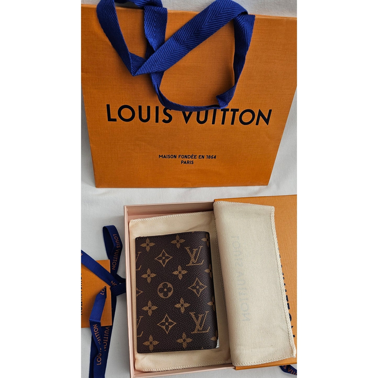 Louis Vuitton Monogram Travels With Grace Coddington Passport Cover
