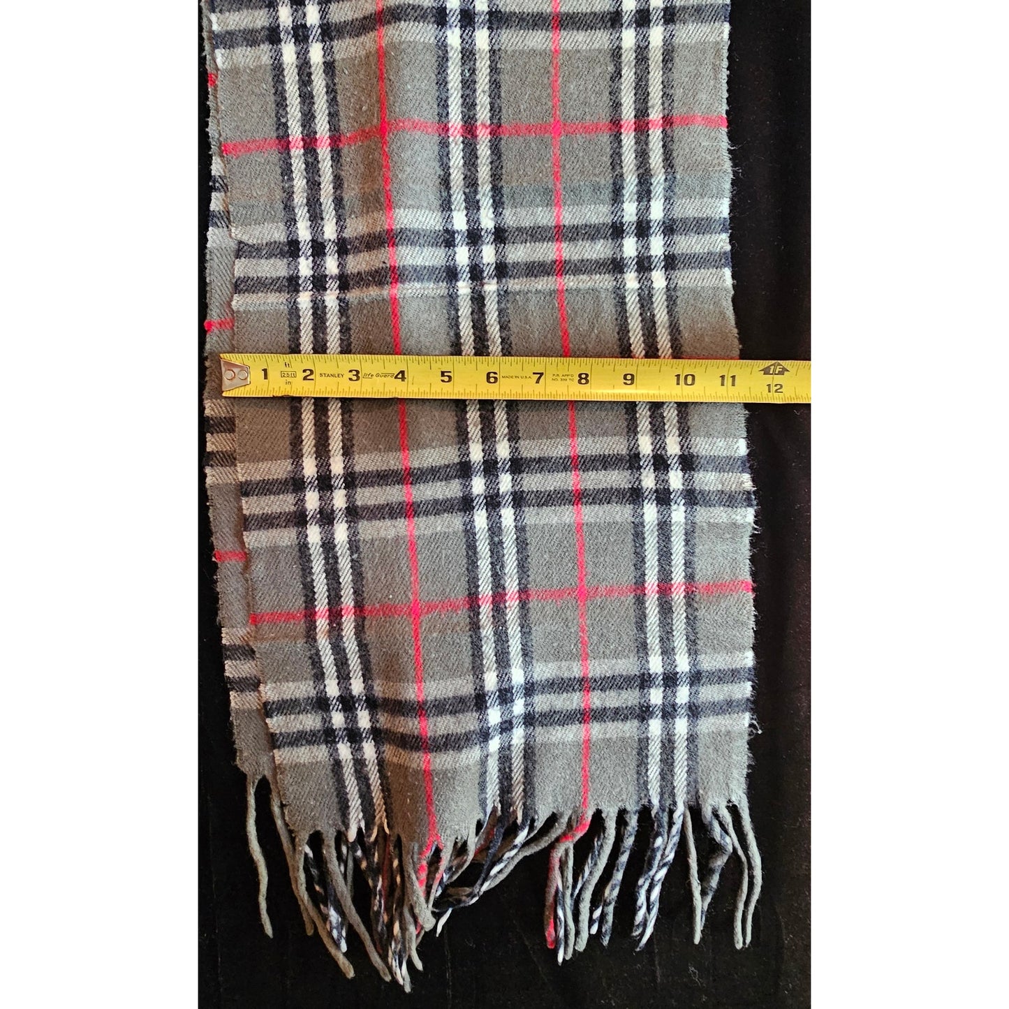 BURBERRYs of London 100% Lambswool Gray Scarf Shawl Nova Check Vintage (2)