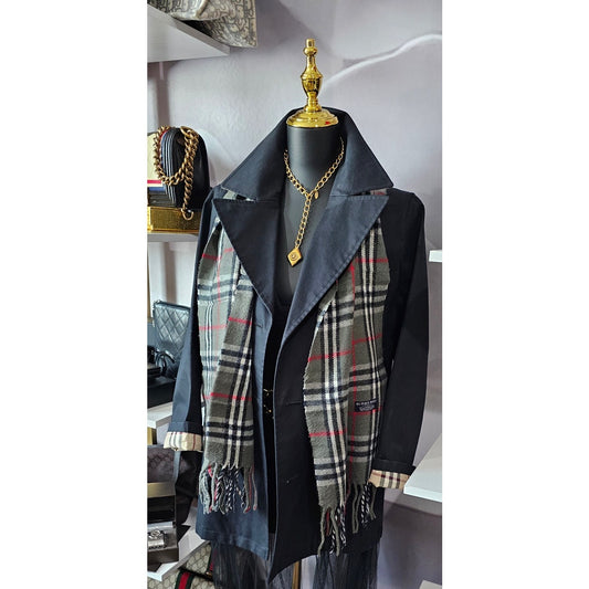 BURBERRYs of London 100% Lambswool Gray Scarf Shawl Nova Check Vintage (2)