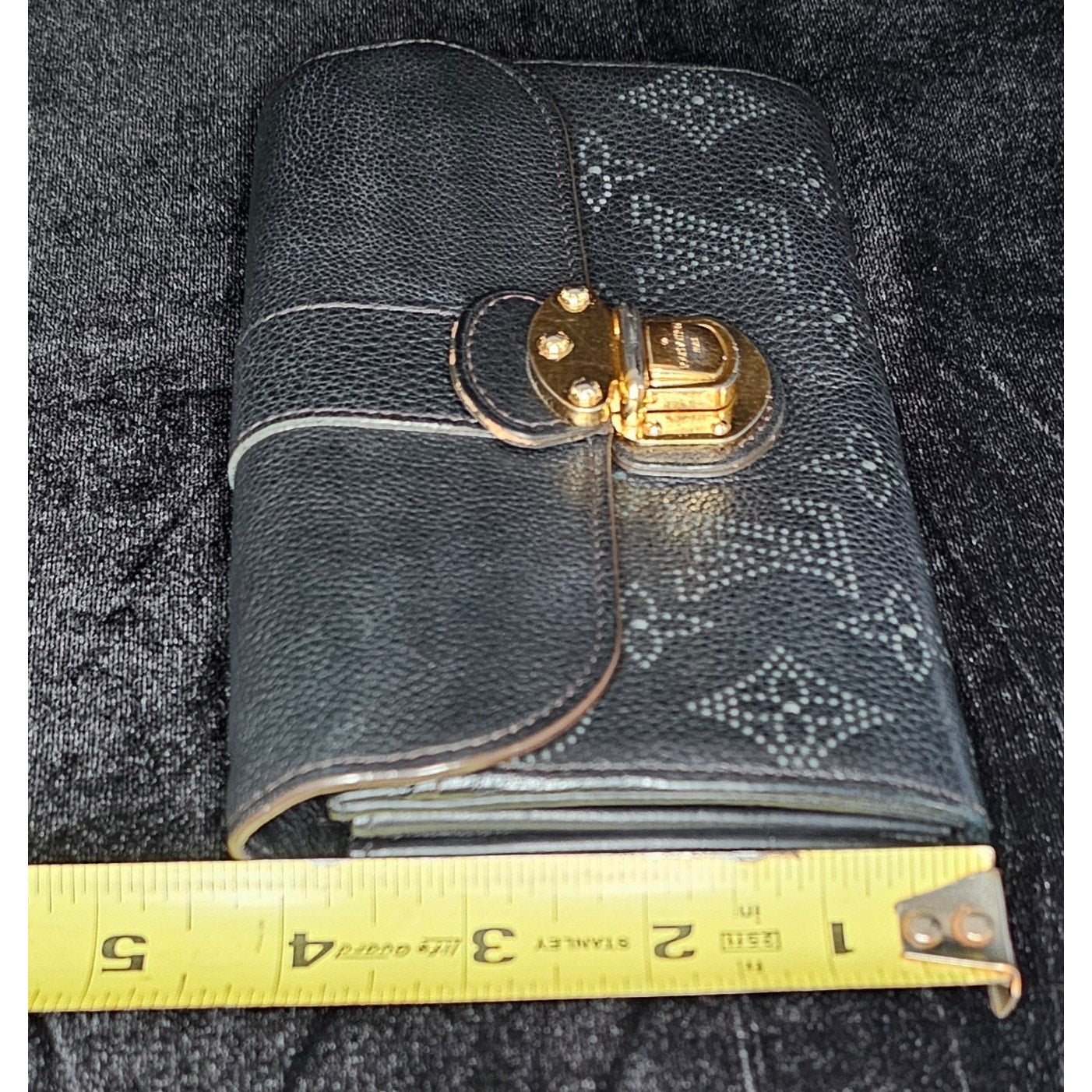 Louis Vuitton Mahina Portefeuille Amelia Black Gold Hardware Long Wallet