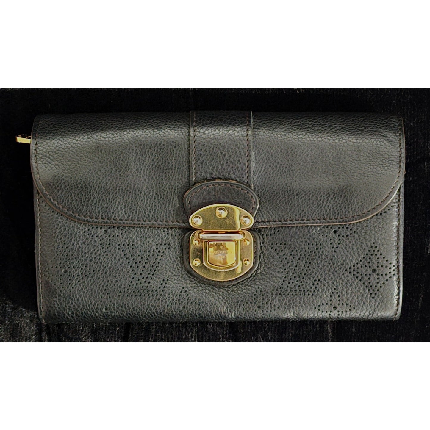 Louis Vuitton Mahina Portefeuille Amelia Black Gold Hardware Long Wallet