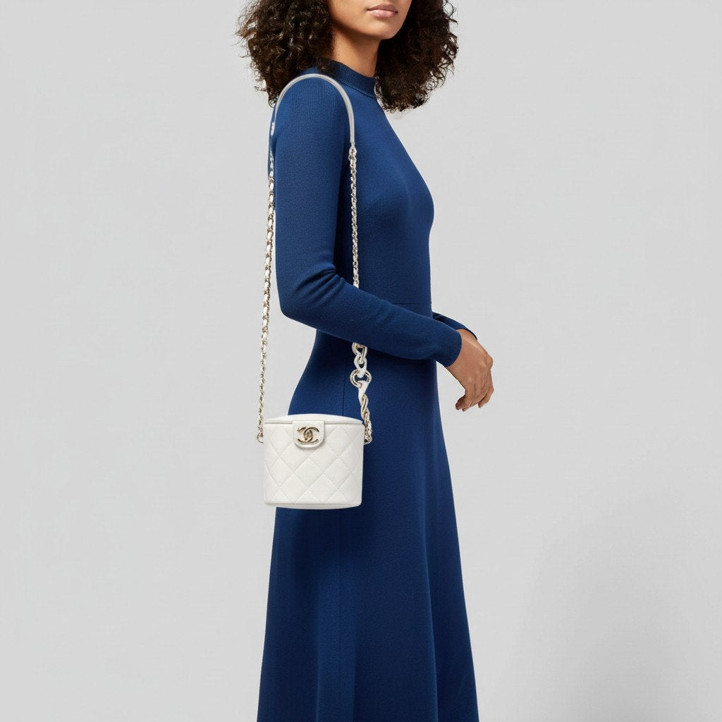 Chanel Elegant and Trendy Chain Vanity Case