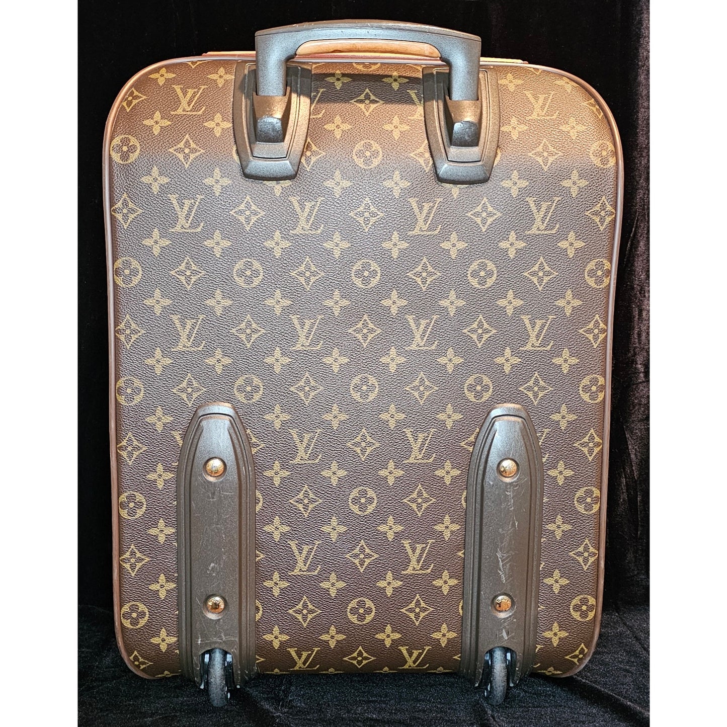 Louis Vuitton Pegase 45 rolling suitcase in Monogram canvas