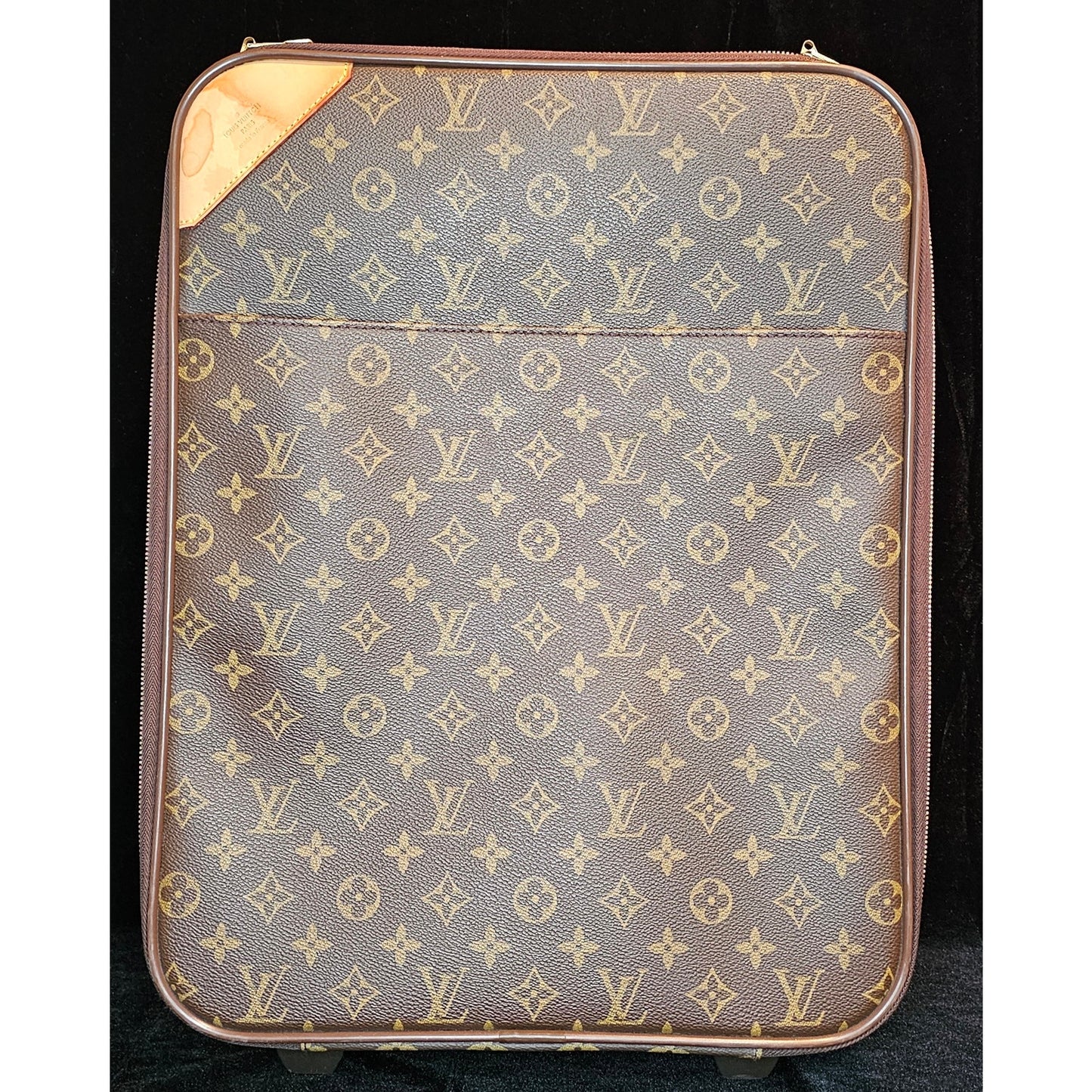 Louis Vuitton Pegase 45 rolling suitcase in Monogram canvas