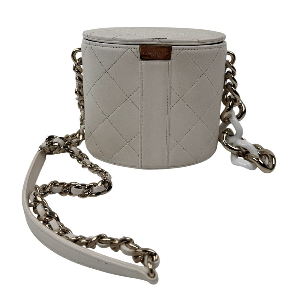 Chanel Elegant and Trendy Chain Vanity Case