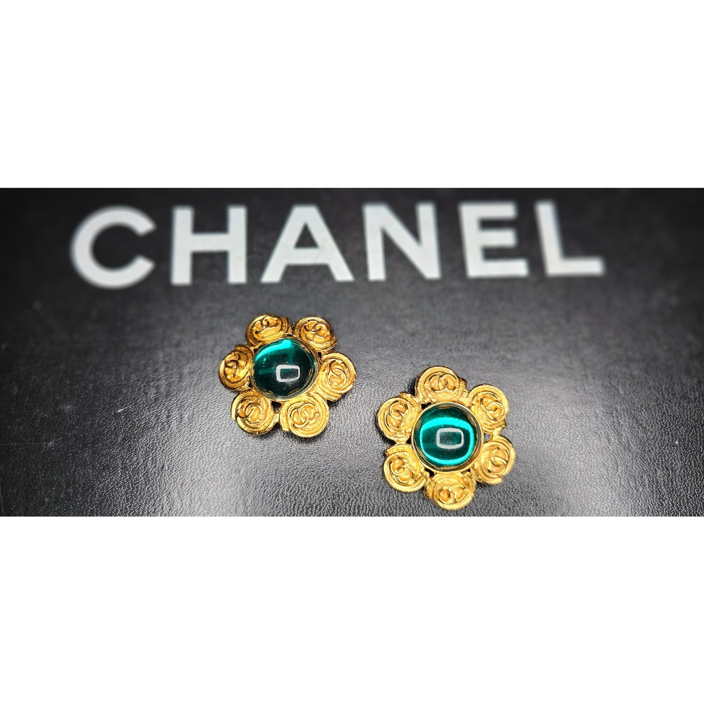 CHANEL Vintage 94P Green Gripoix Clip On Earrings