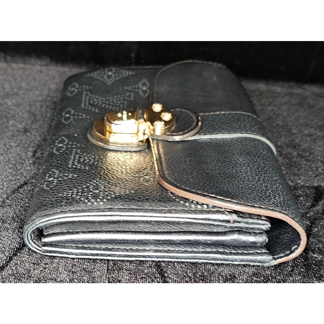 Louis Vuitton Mahina Portefeuille Amelia Black Gold Hardware Long Wallet