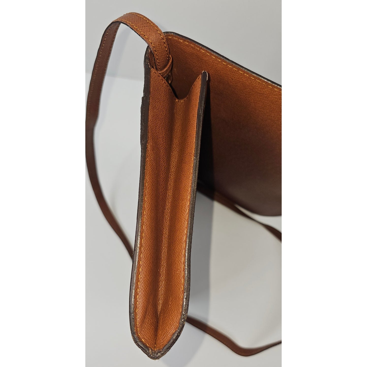 Louis Vuitton Monogram Bordeaux shoulder bag or clutch