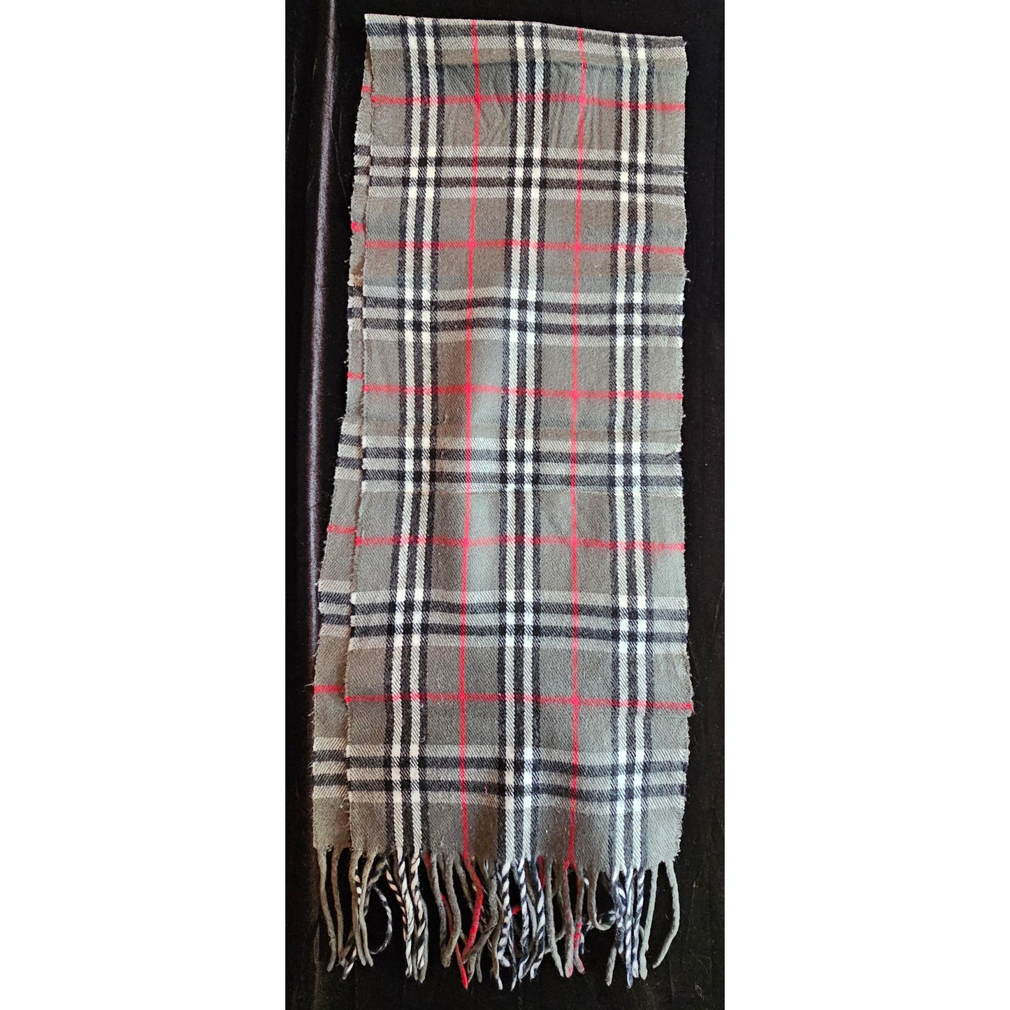 BURBERRYs of London 100% Lambswool Gray Scarf Shawl Nova Check Vintage (2)