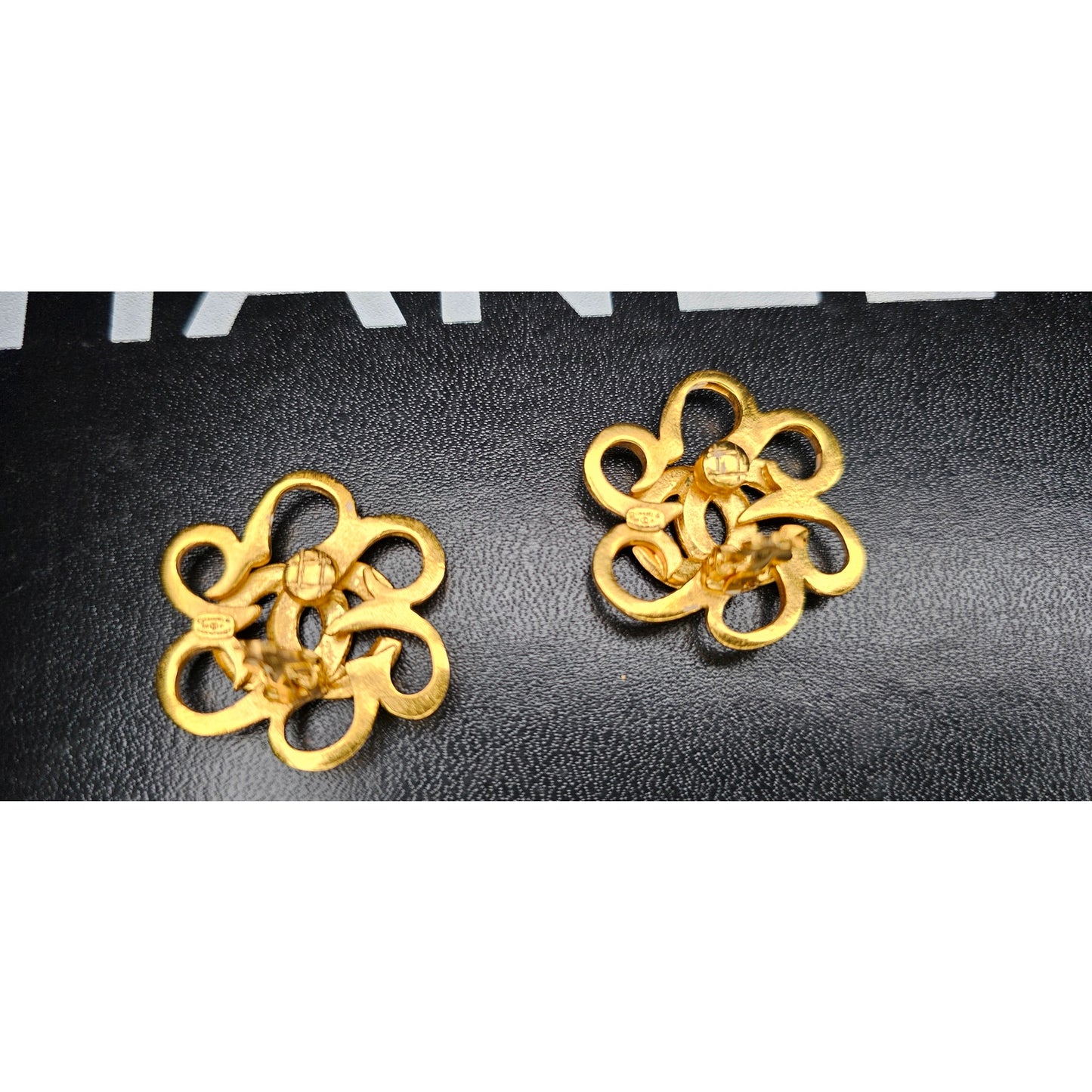 CHANEL Pre-Owned 1996 CC Flower clip-on earrings