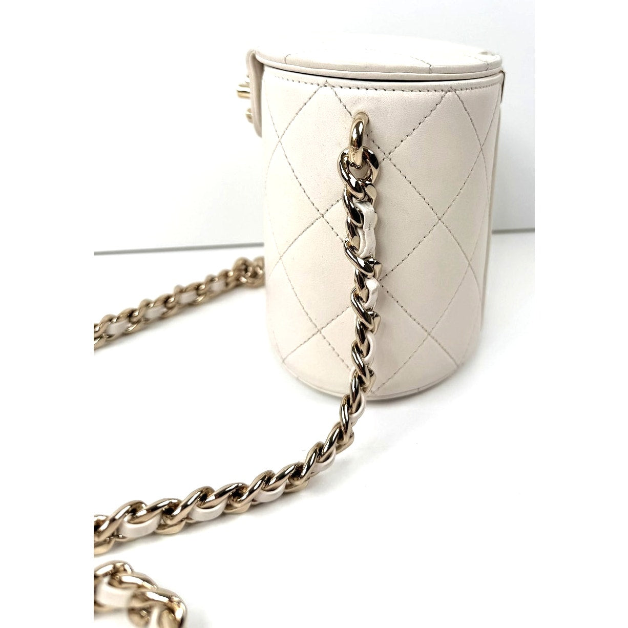 Chanel Elegant and Trendy Chain Vanity Case