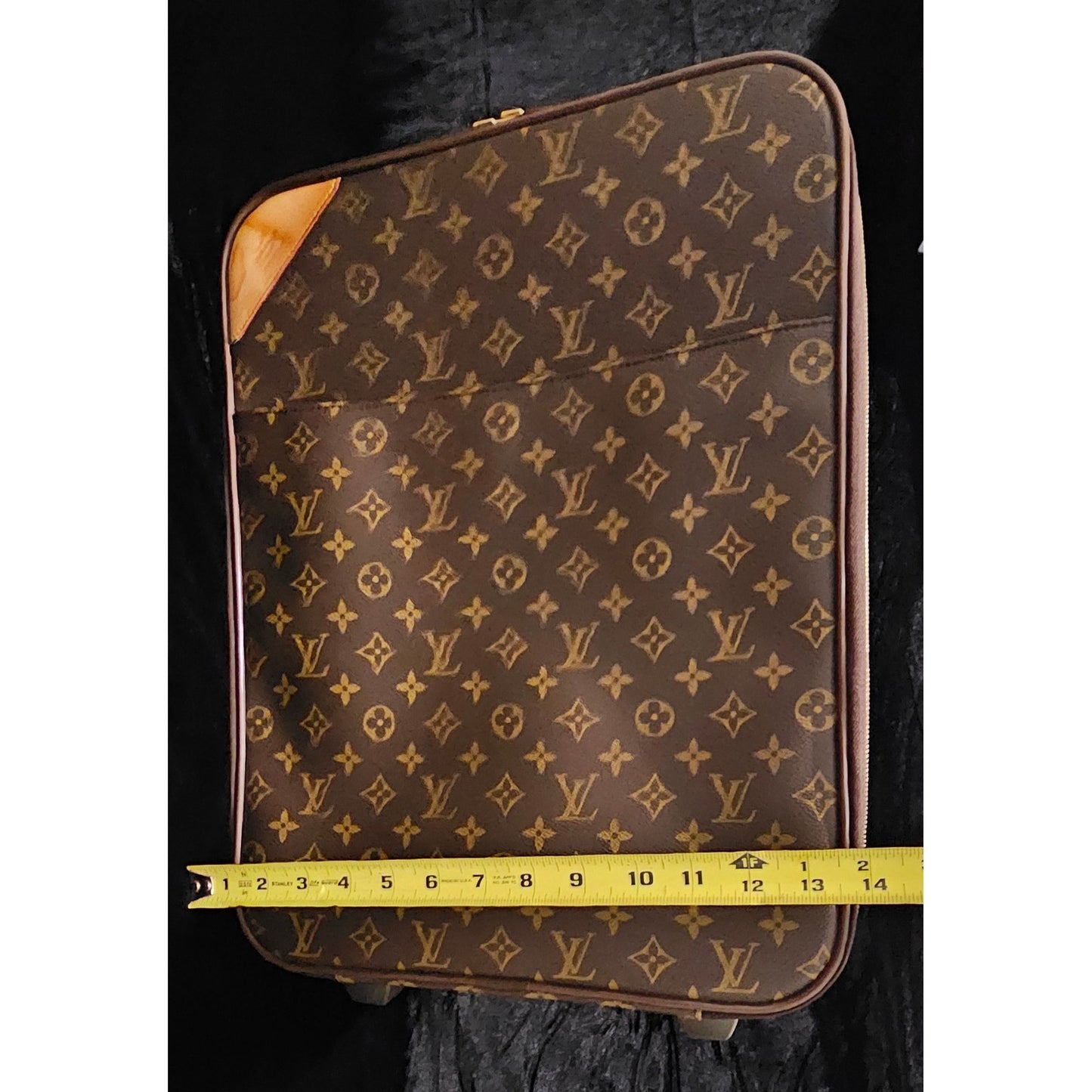Louis Vuitton Pegase 45 rolling suitcase in Monogram canvas