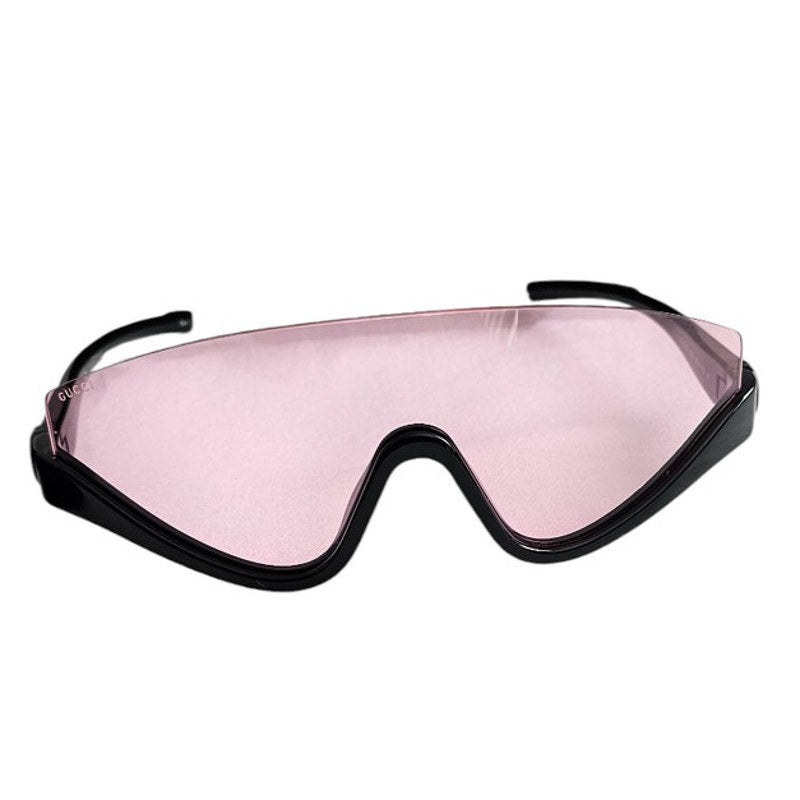 Gucci GG1650S 002 shield mask sunglass with a shiny black frame and pink bio-nylon lens