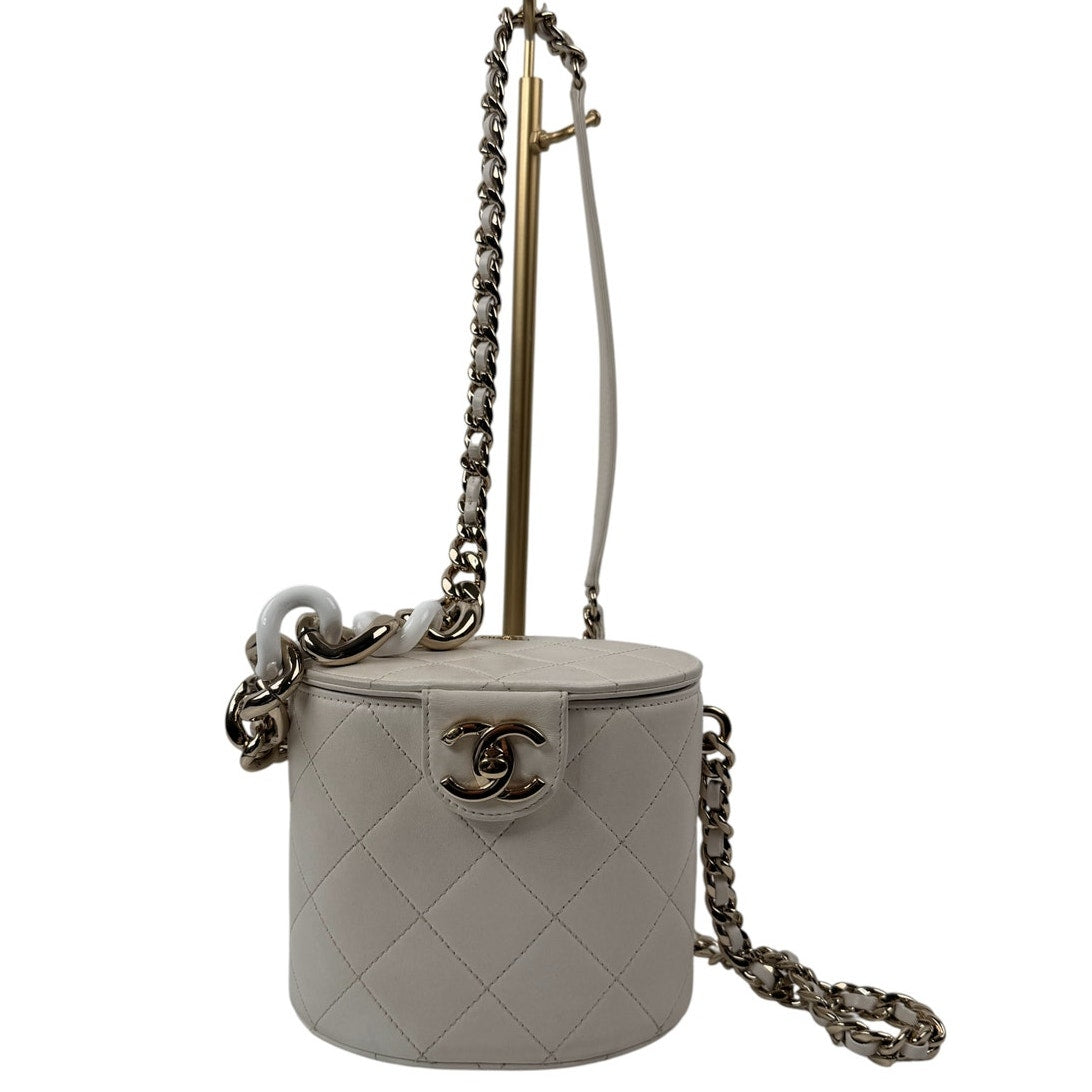 Chanel Elegant and Trendy Chain Vanity Case