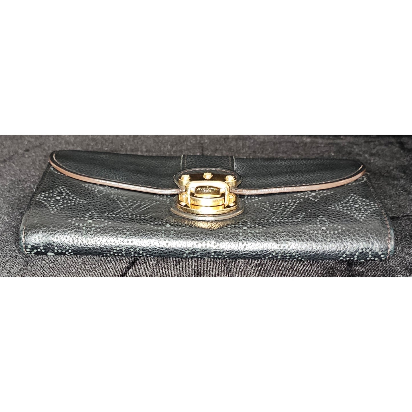 Louis Vuitton Mahina Portefeuille Amelia Black Gold Hardware Long Wallet