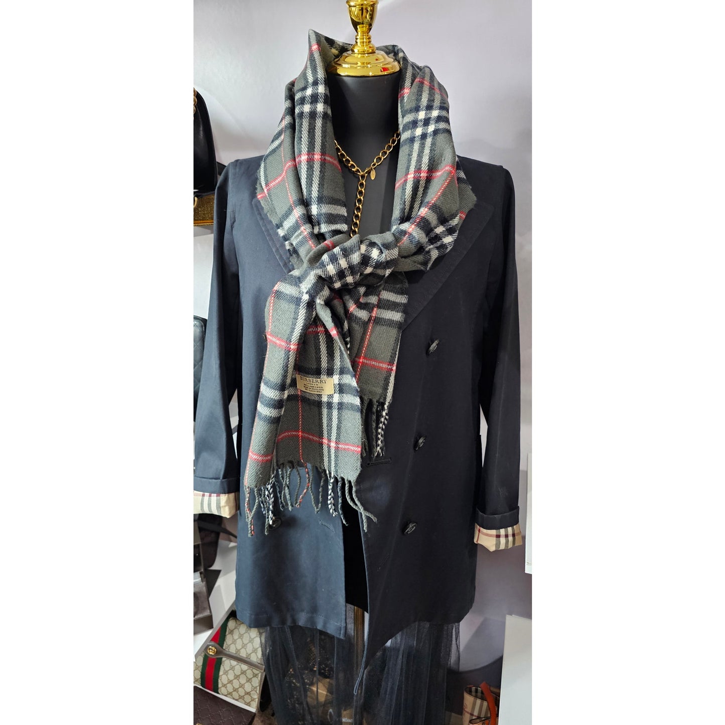 BURBERRY London 100% Lambswool Gray Scarf Shawl Nova Check Vintage (3)