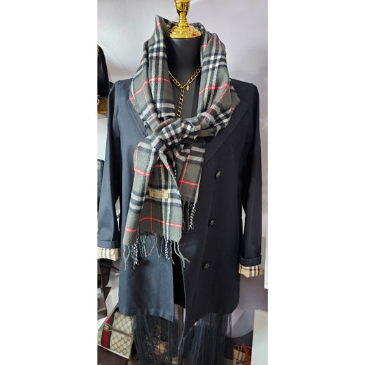 BURBERRY London 100% Lambswool Gray Scarf Shawl Nova Check Vintage (3)