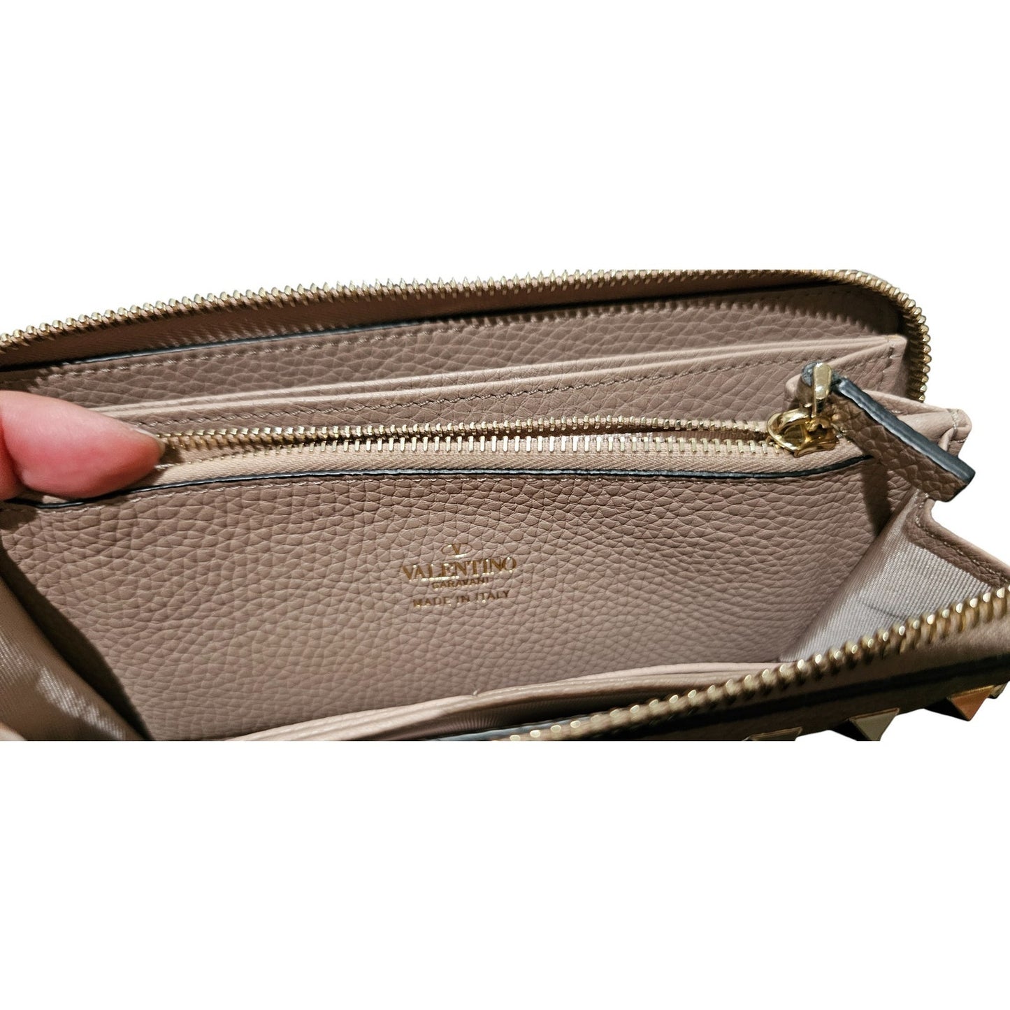 Valentino Garavani Rockstud Pebble Leather Zip Around Continental Wallet