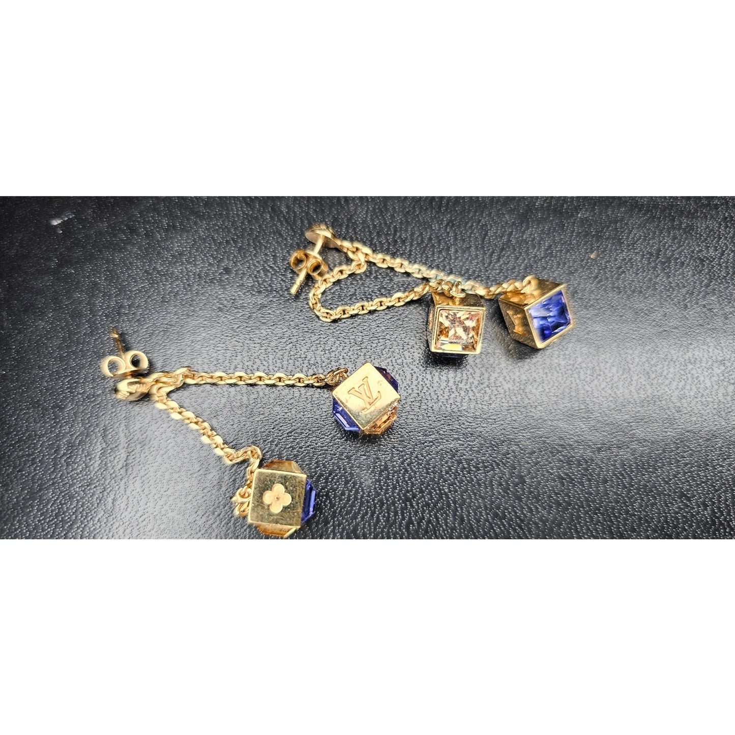 LOUIS VUITTON DANGLING CRYSTAL GAMBLE CUBE EARRINGS