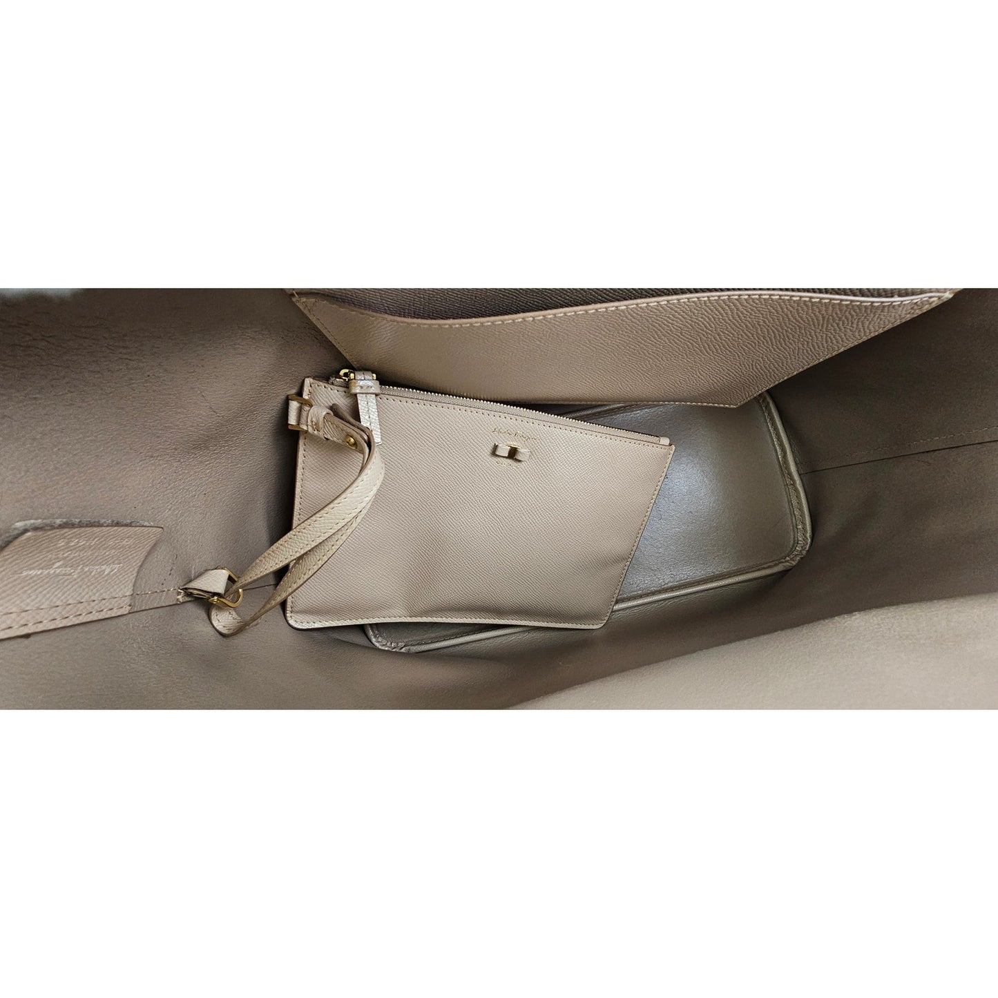 Salvatore Ferragamo Vara Bow smooth leather tote bag in a pink beige color
