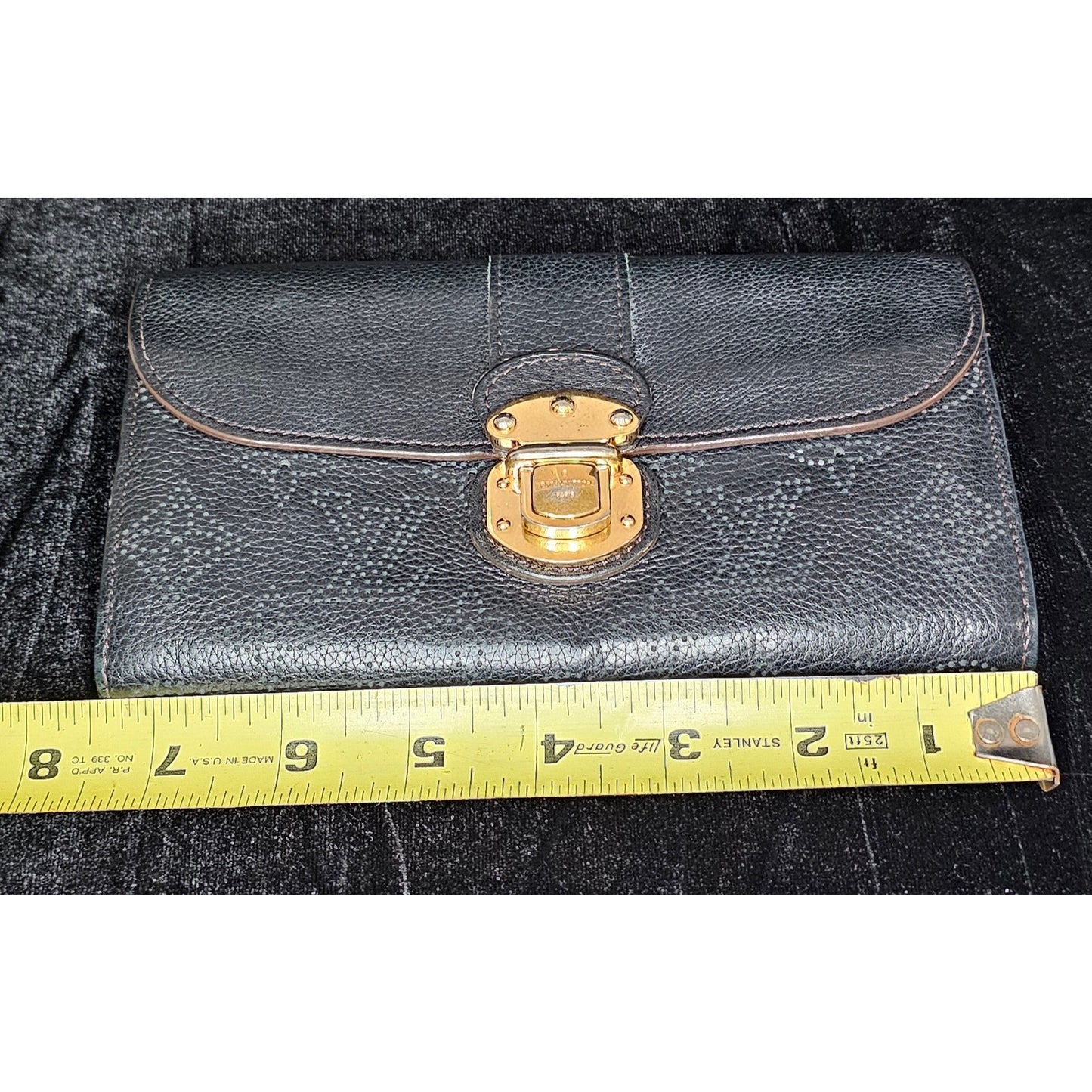 Louis Vuitton Mahina Portefeuille Amelia Black Gold Hardware Long Wallet