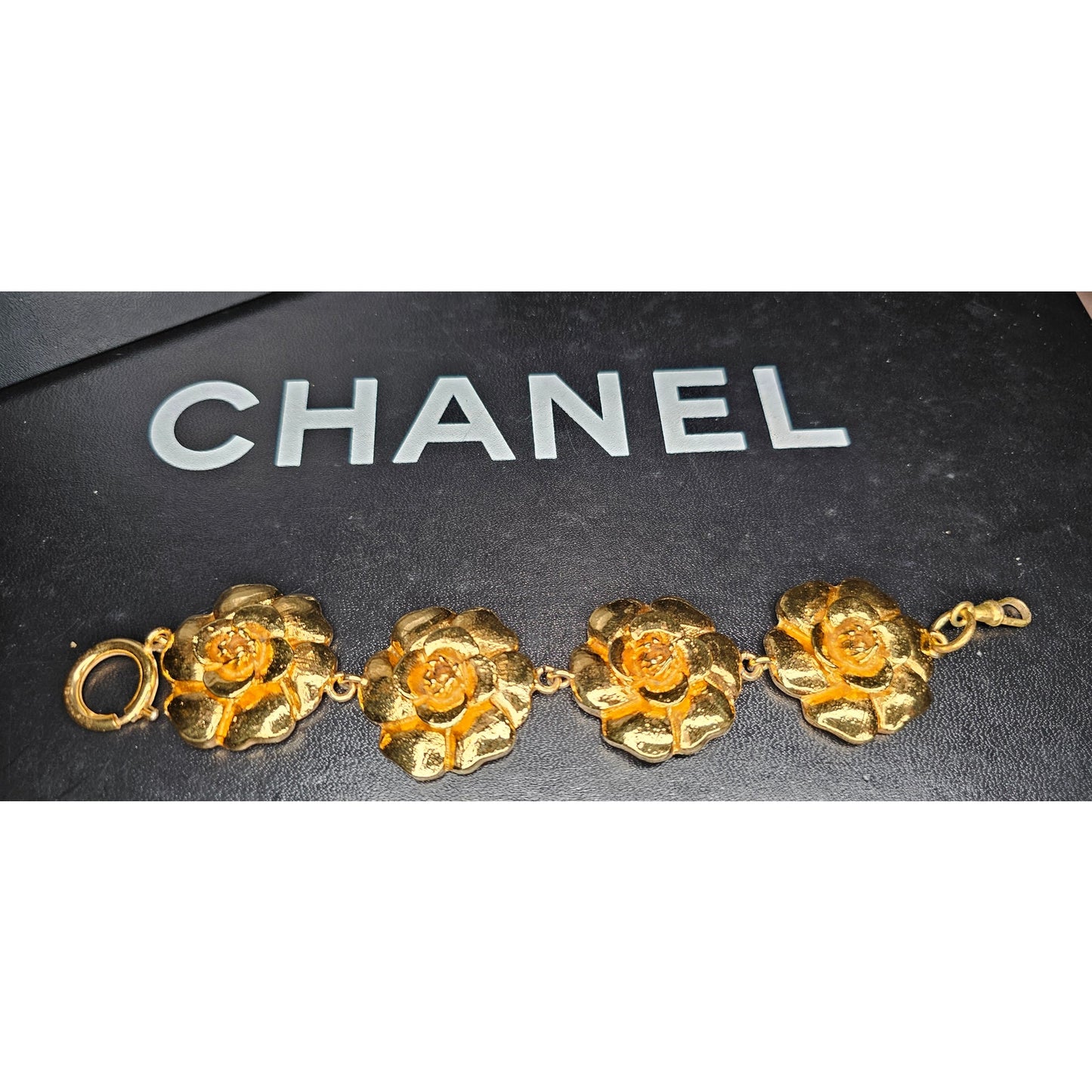 Chanel Vintage Camélia bracelet