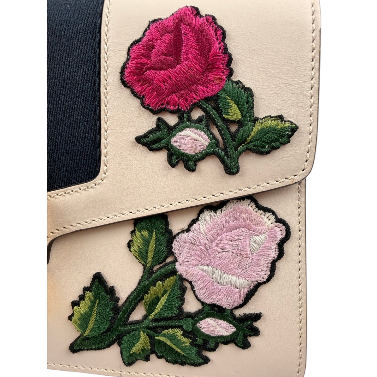 GUCCI Sylvie Embroidered Floral Shoulder Bag in White