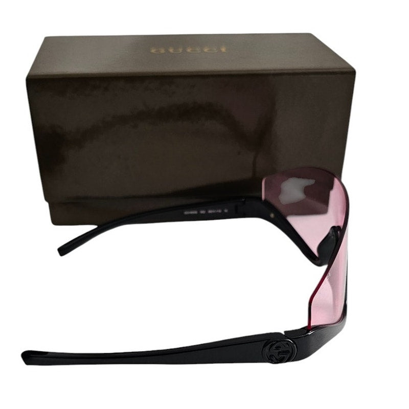 Gucci GG1650S 002 shield mask sunglass with a shiny black frame and pink bio-nylon lens