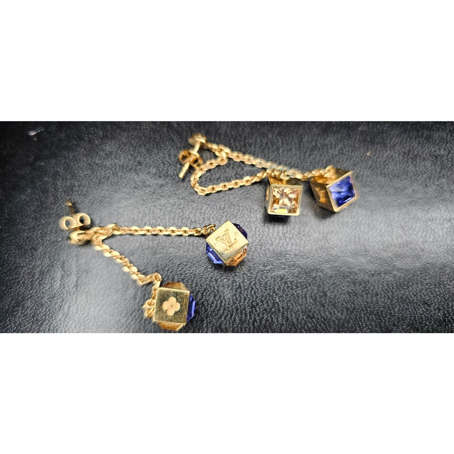 LOUIS VUITTON DANGLING CRYSTAL GAMBLE CUBE EARRINGS
