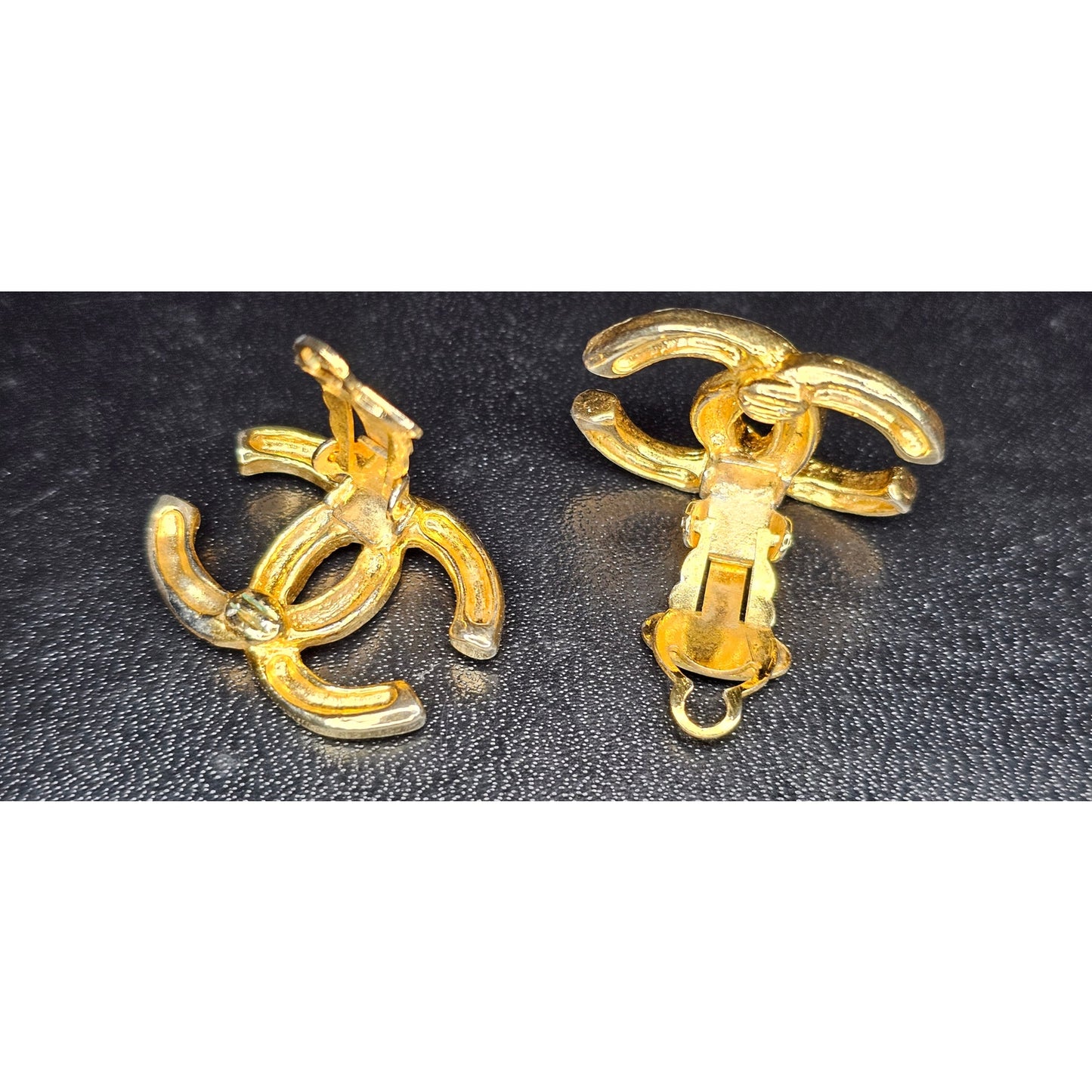 Chanel 1993 Ridged CC Clip-On Earrings