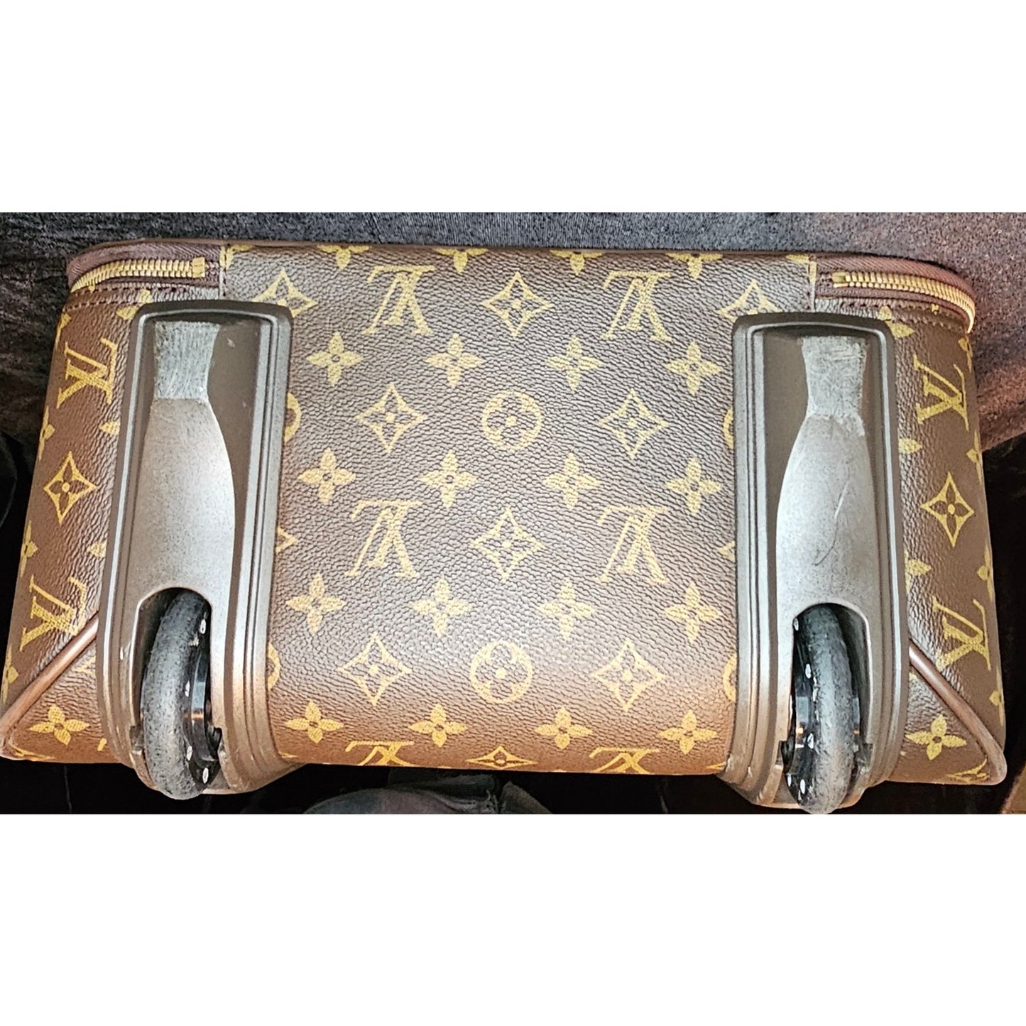 Louis Vuitton Pegase 45 rolling suitcase in Monogram canvas