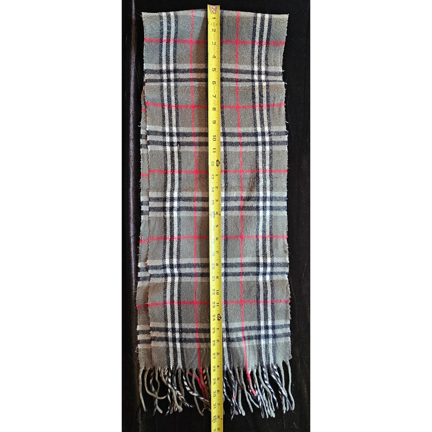 BURBERRYs of London 100% Lambswool Gray Scarf Shawl Nova Check Vintage (2)