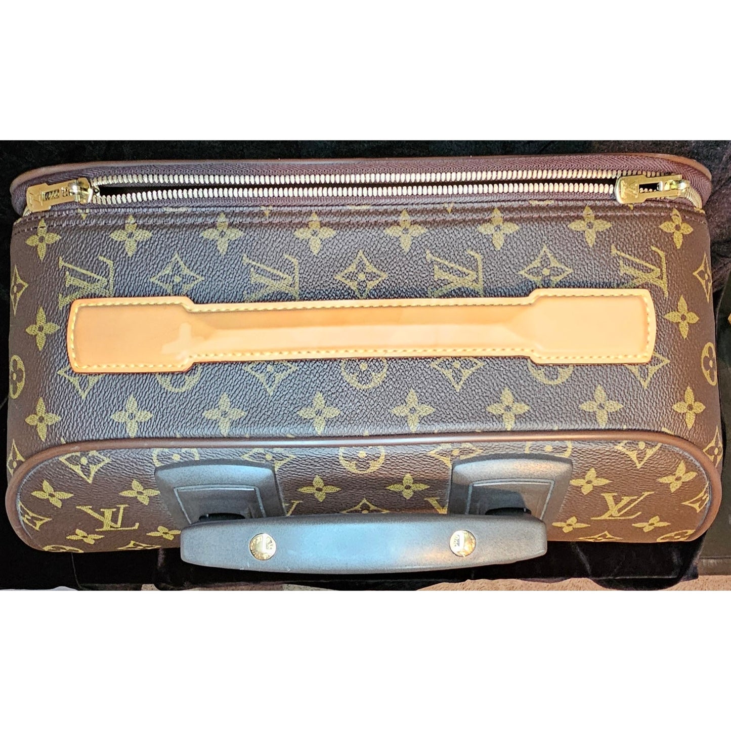 Louis Vuitton Pegase 45 rolling suitcase in Monogram canvas