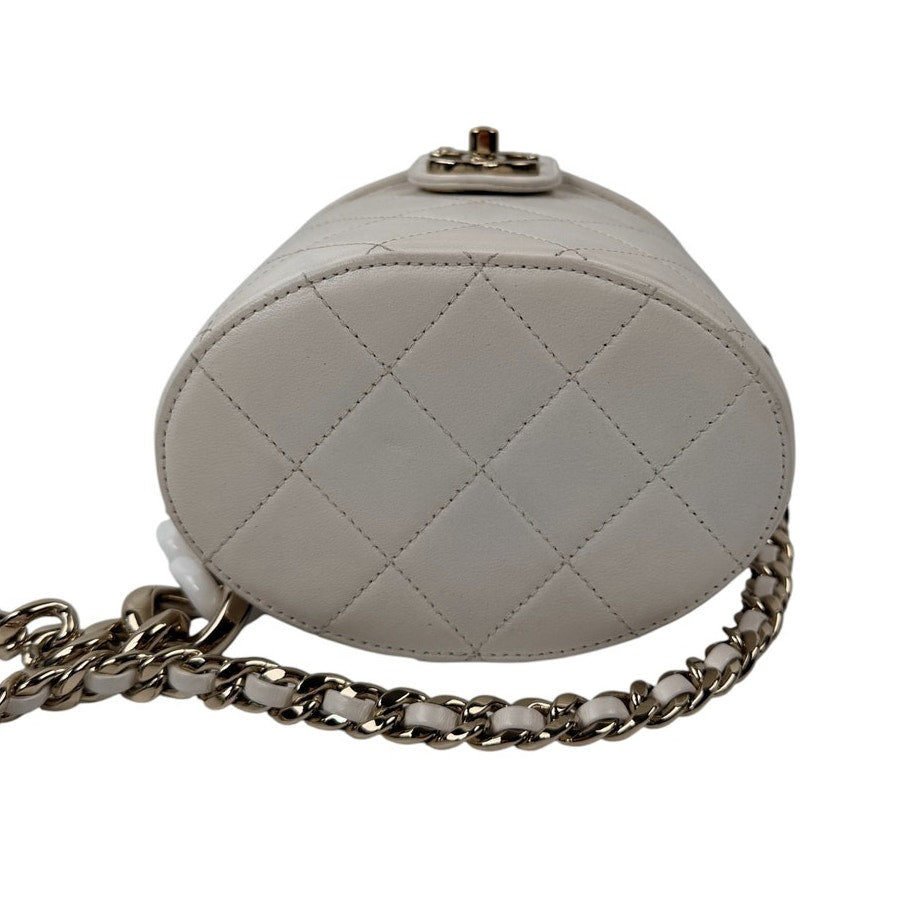 Chanel Elegant and Trendy Chain Vanity Case