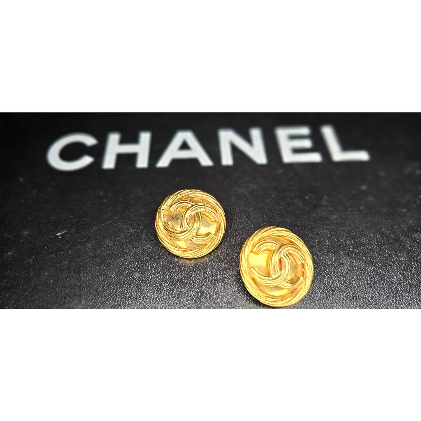 CHANEL CC Spring 1993 Gold Plated CC Rope Bezel Detail Clip On Earrings