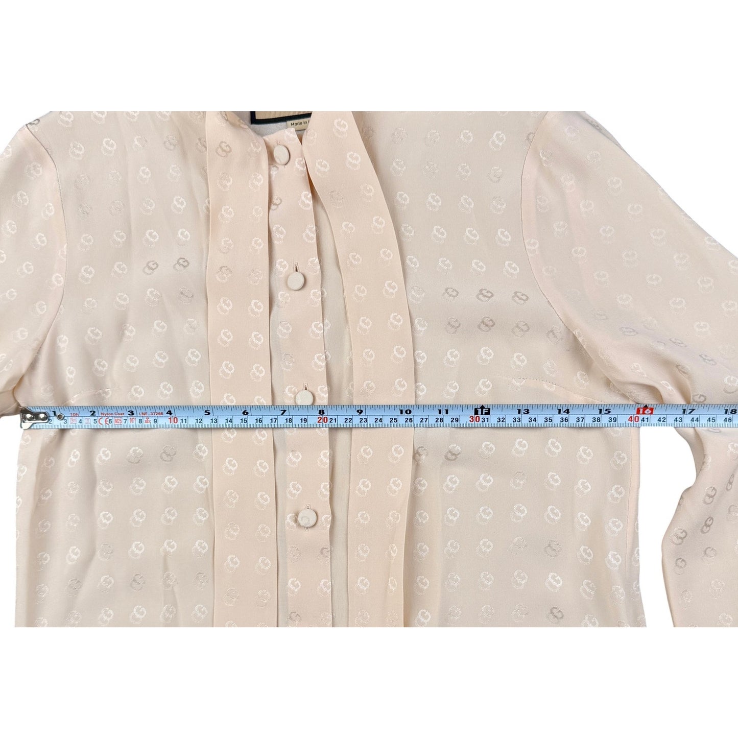 Gucci light beige/Ecru GG silk jacquard blouse with a self-tie neck bow Sz 36