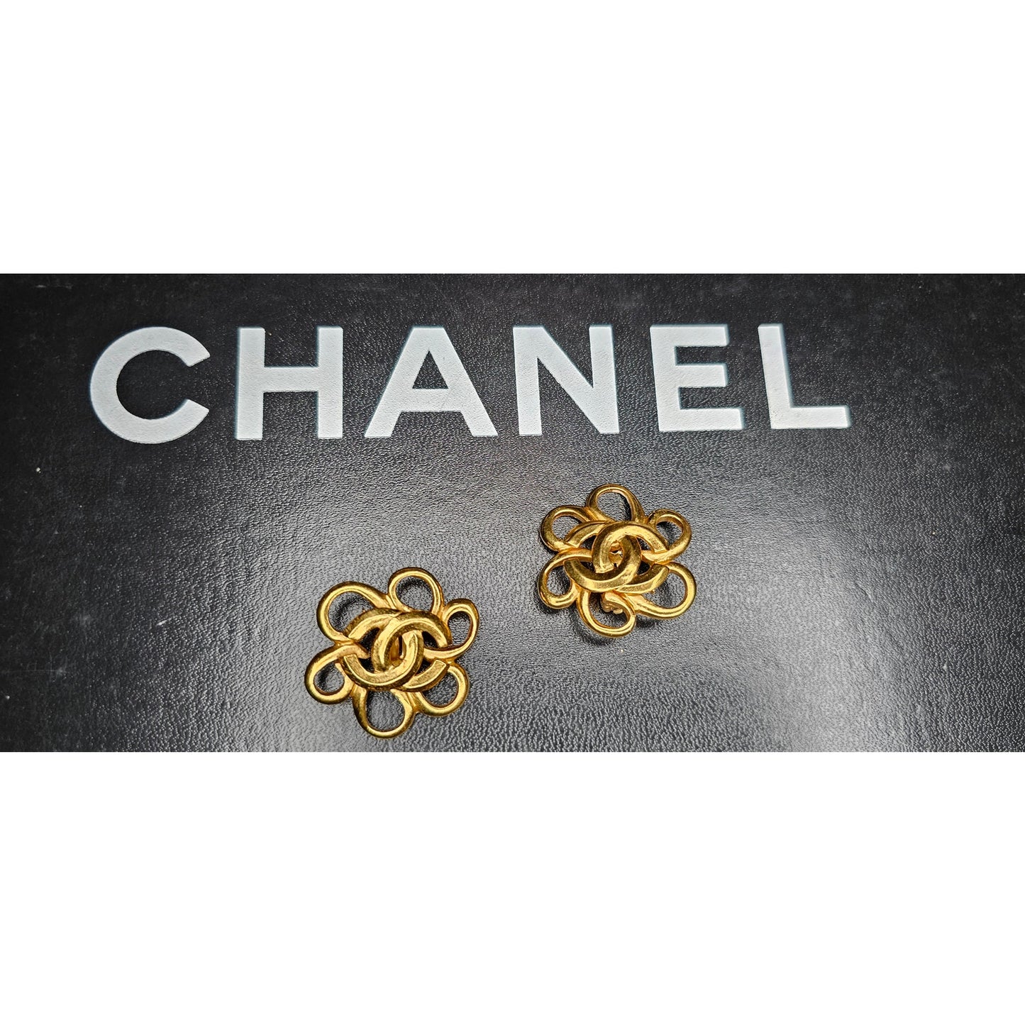 CHANEL Pre-Owned 1996 CC Flower clip-on earrings