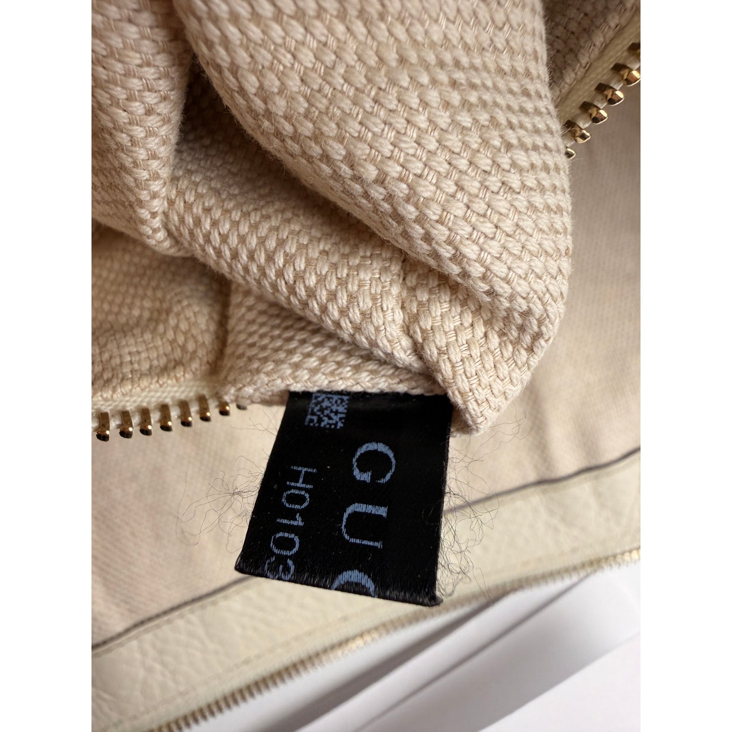 Gucci  Interlocking GG Soho Leather Handbag Ivory