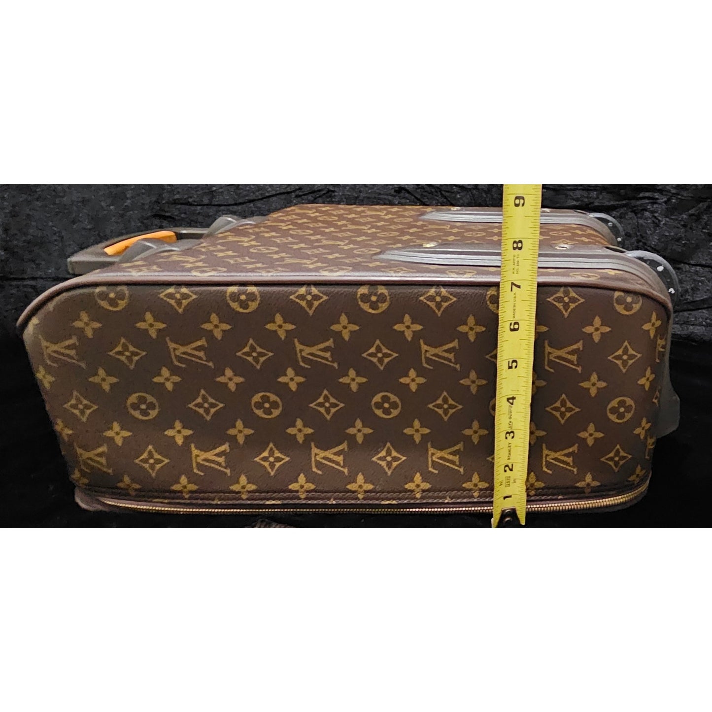 Louis Vuitton Pegase 45 rolling suitcase in Monogram canvas